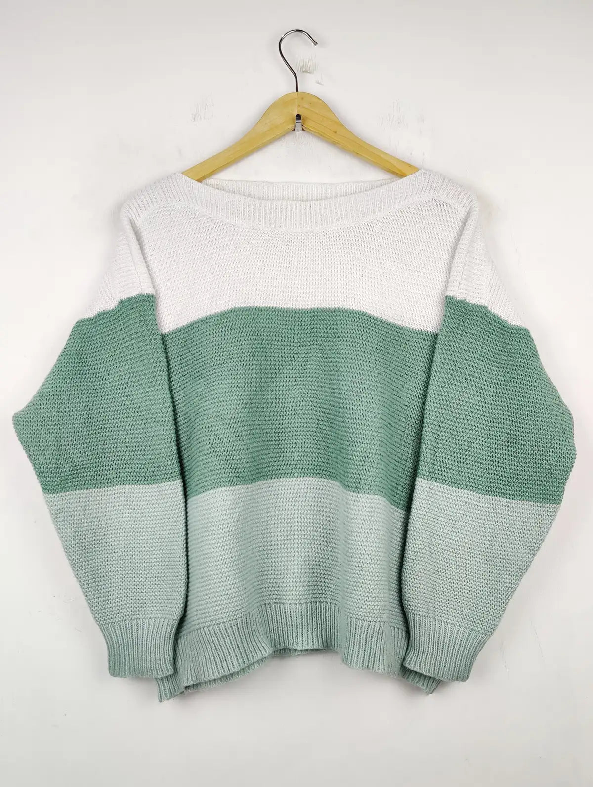 Buy online pre-used pre-loved 100% authentic & Original branded Unknown Brand (WT-5200) available in Pakistan. Top international brands avilable.
