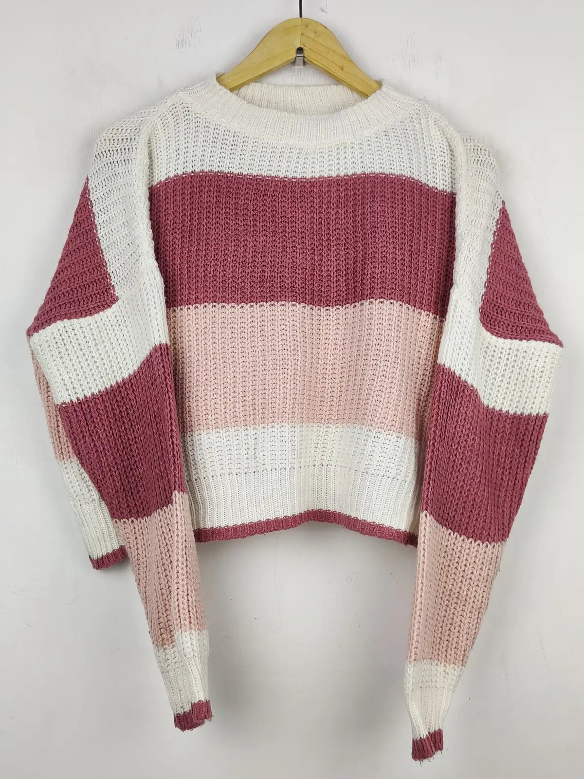 Buy online pre-used pre-loved 100% authentic & Original branded Unknown Brand (WT-5265) available in Pakistan. Top international brands avilable.