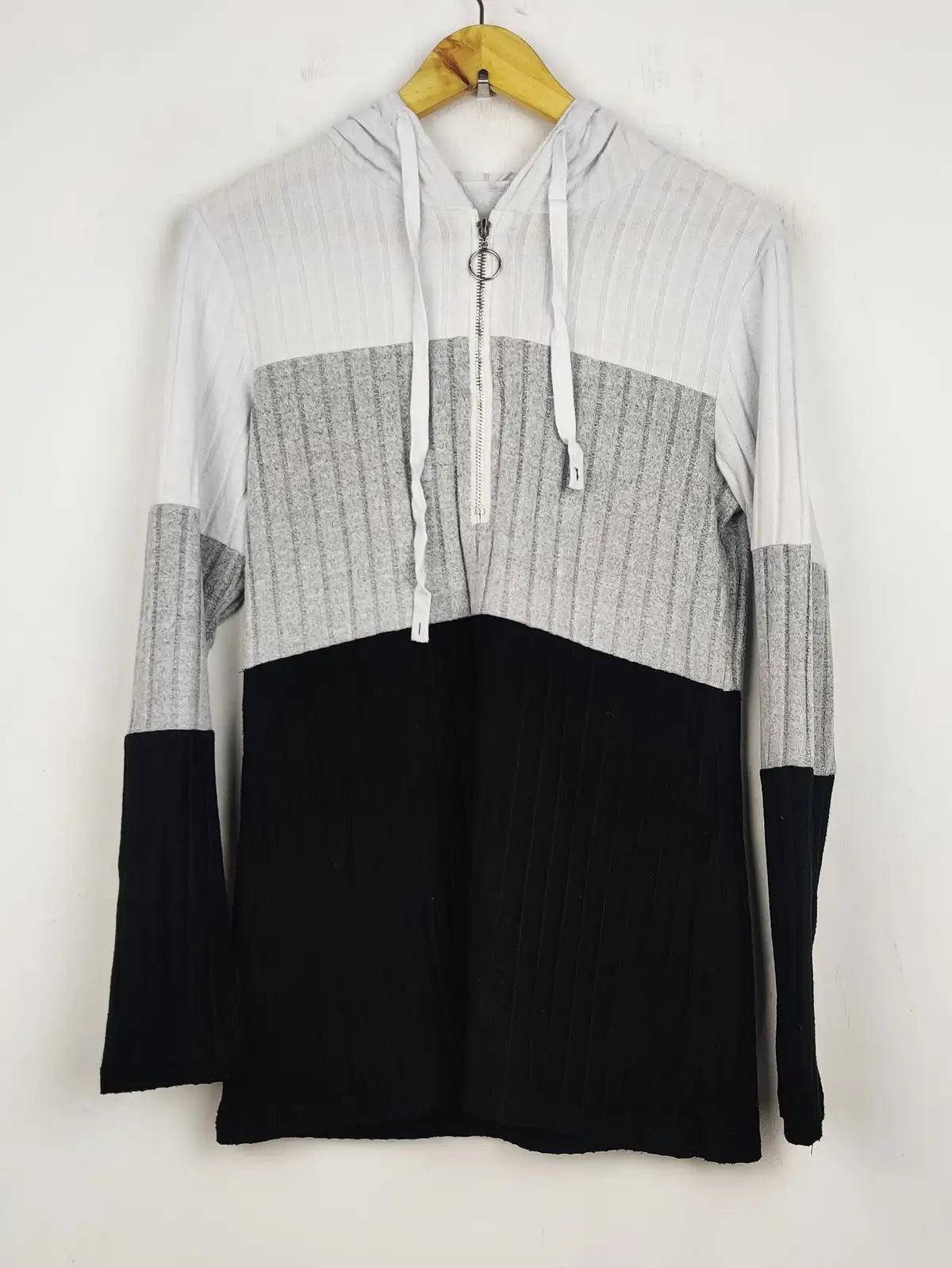 Buy online pre-used pre-loved 100% authentic & Original branded Unknown Brand (WT-5397) available in Pakistan. Top international brands avilable.