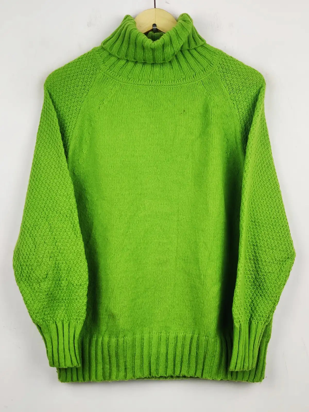 Buy online pre-used pre-loved 100% authentic & Original branded Unknown Brand (WT-5448) available in Pakistan. Top international brands avilable.