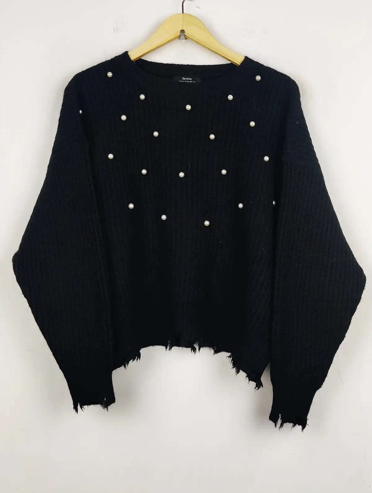 Buy online pre-used pre-loved 100% authentic & Original branded Bershka (WT-5493) available in Pakistan. Top international brands avilable.