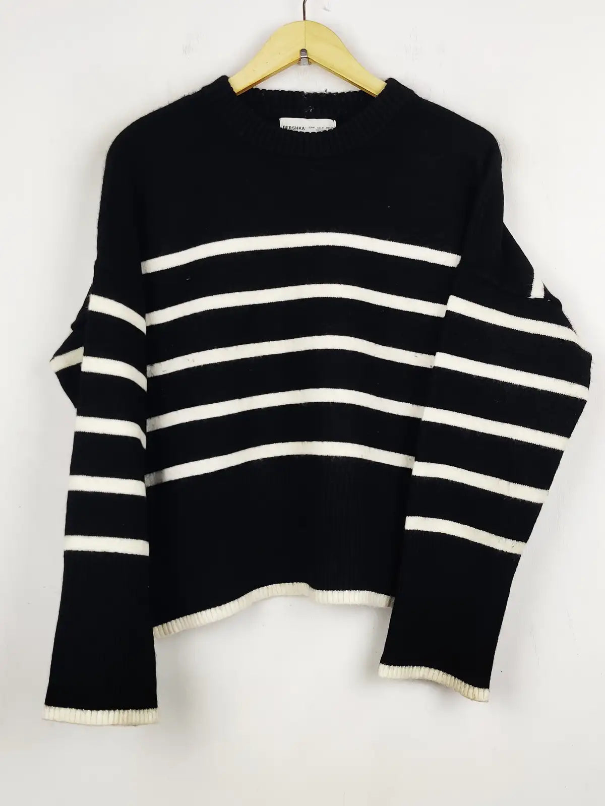 Buy online pre-used pre-loved 100% authentic & Original branded Bershka (WT-5521) available in Pakistan. Top international brands avilable.
