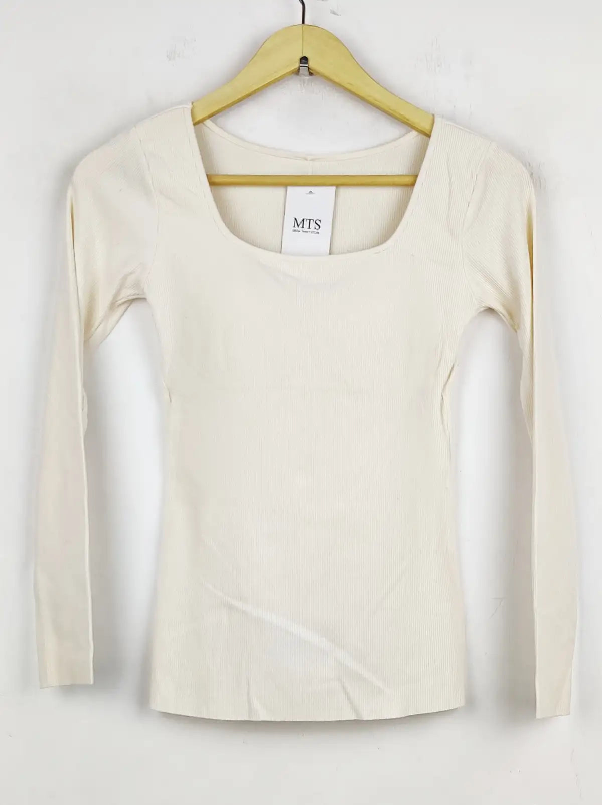 Buy online pre-used pre-loved 100% authentic & Original branded Unknown Brand (WT-5531) available in Pakistan. Top international brands avilable.