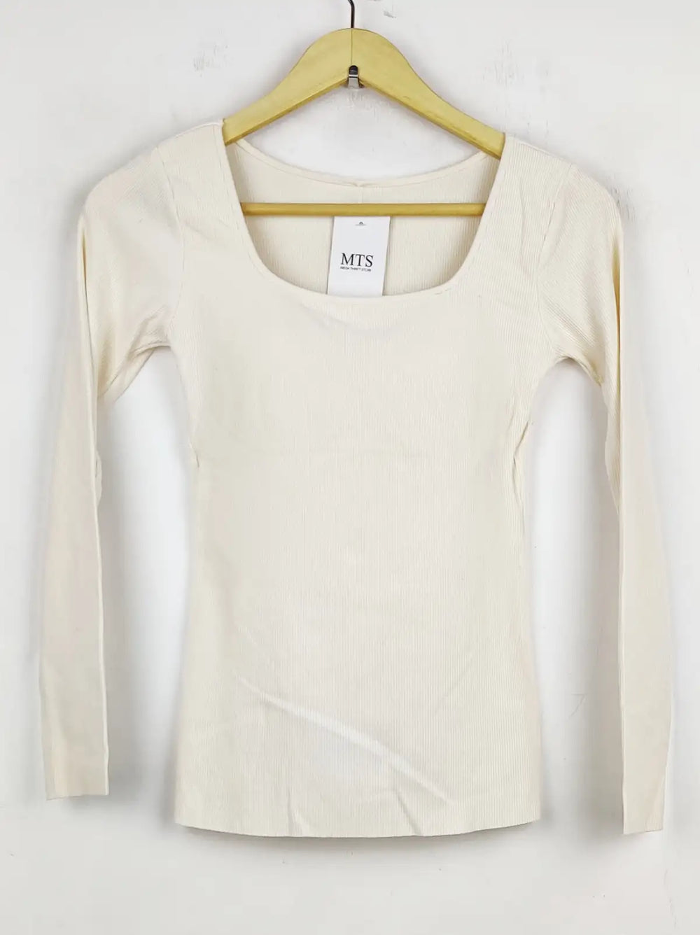 Buy online pre-used pre-loved 100% authentic & Original branded Unknown Brand (WT-5531) available in Pakistan. Top international brands avilable.