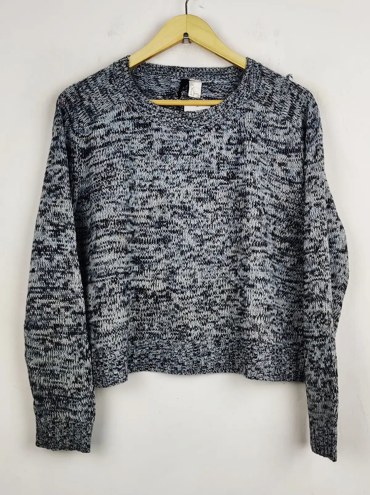 Buy online pre-used pre-loved 100% authentic & Original branded H&M (WT-5548) available in Pakistan. Top international brands avilable.