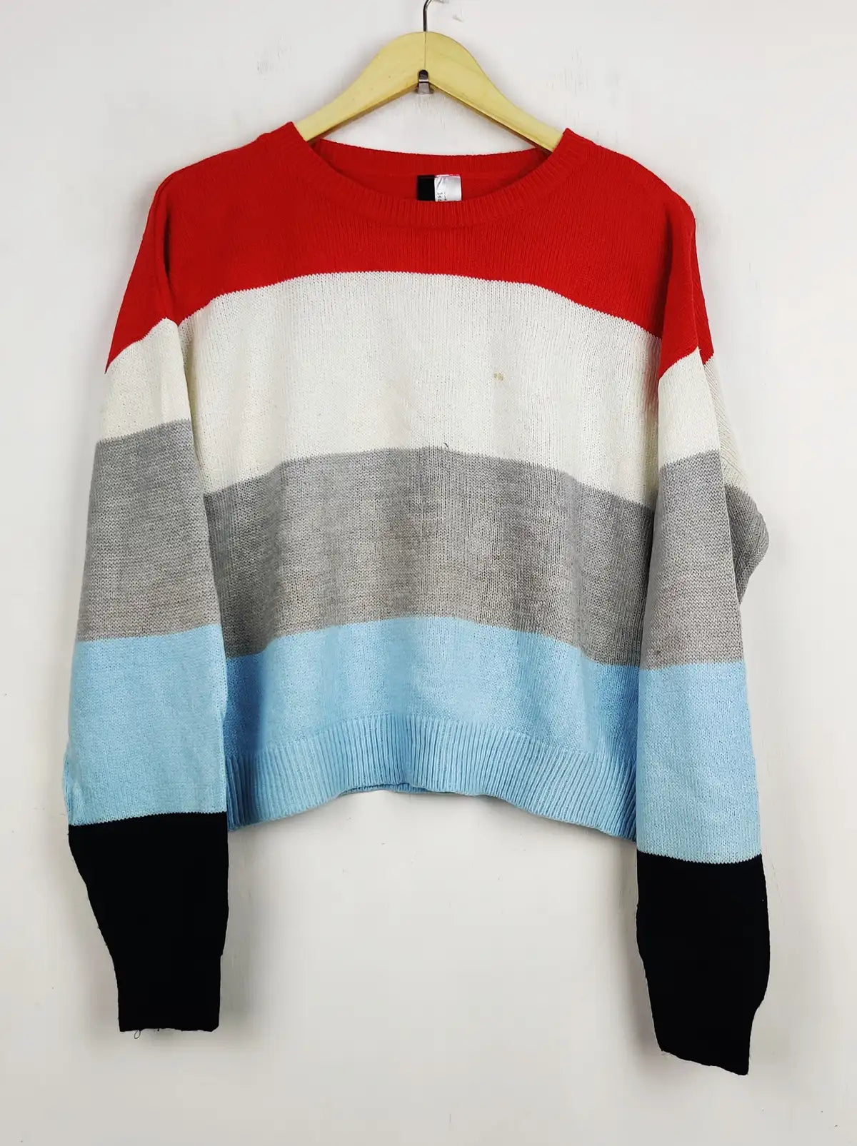 Buy online pre-used pre-loved 100% authentic & Original branded H&M (WT-5552) available in Pakistan. Top international brands avilable.
