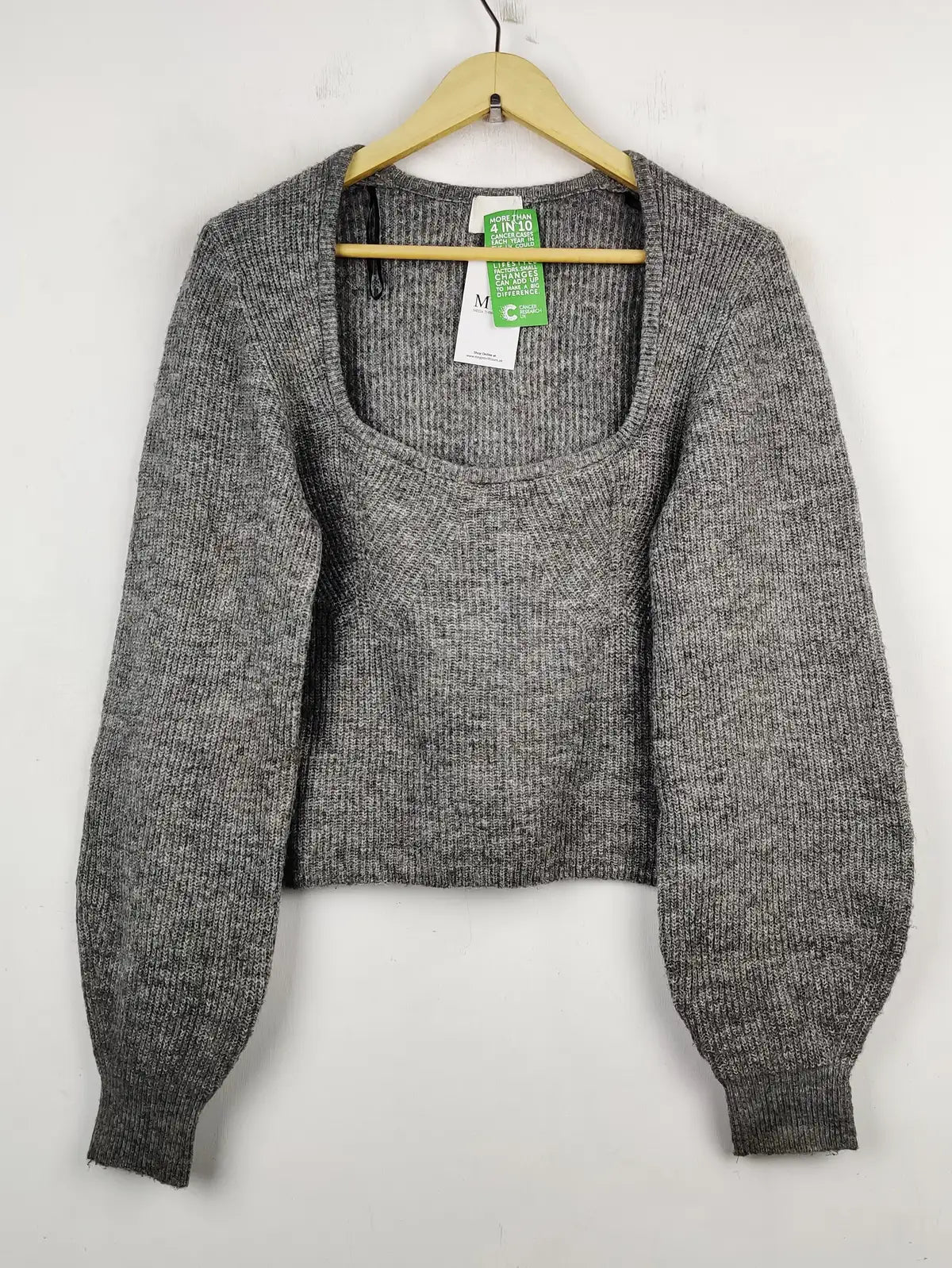Buy online pre-used pre-loved 100% authentic & Original branded H&M (WT-5599) available in Pakistan. Top international brands avilable.