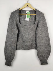 Buy online pre-used pre-loved 100% authentic & Original branded H&M (WT-5599) available in Pakistan. Top international brands avilable.