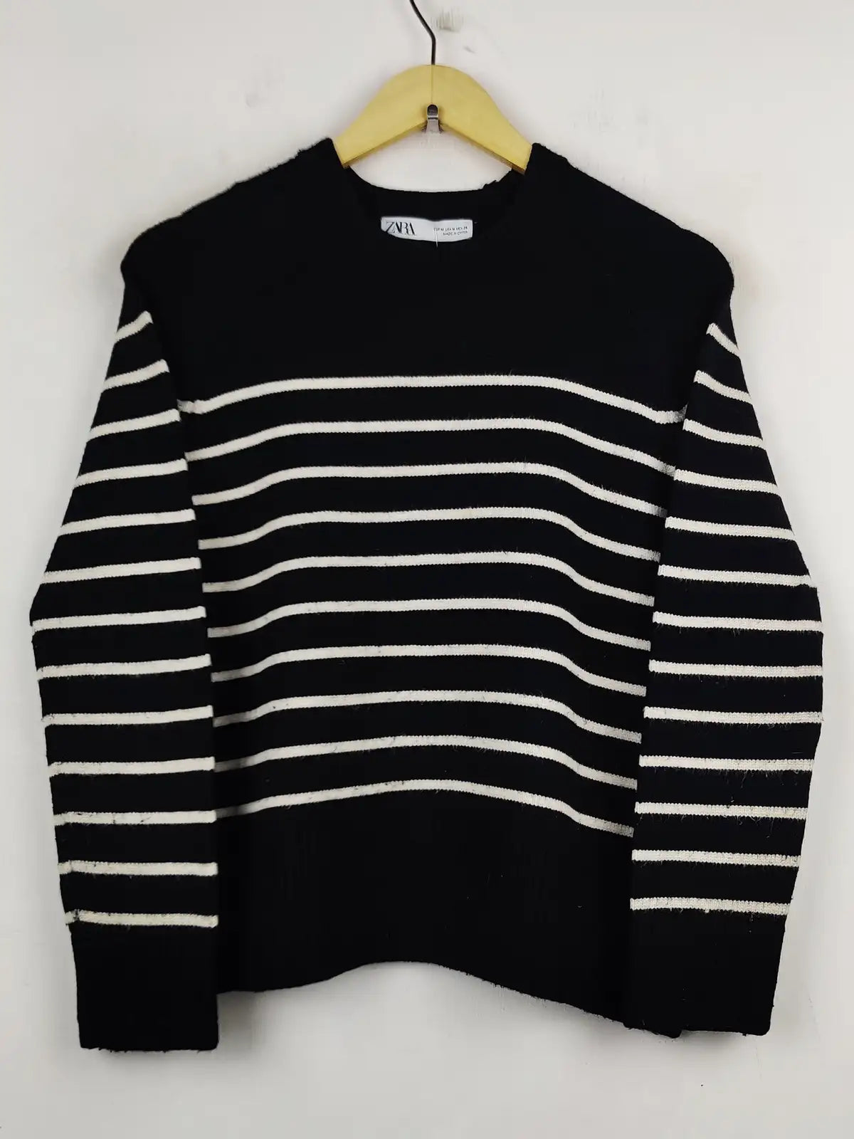 Buy online pre-used pre-loved 100% authentic & Original branded Zara (WT-5608) available in Pakistan. Top international brands avilable.