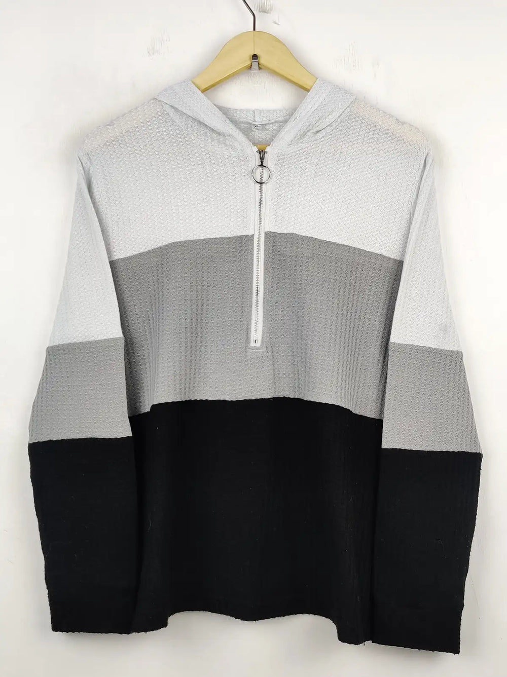 Buy online pre-used pre-loved 100% authentic & Original branded Unknown Brand (WT-5642) available in Pakistan. Top international brands avilable.