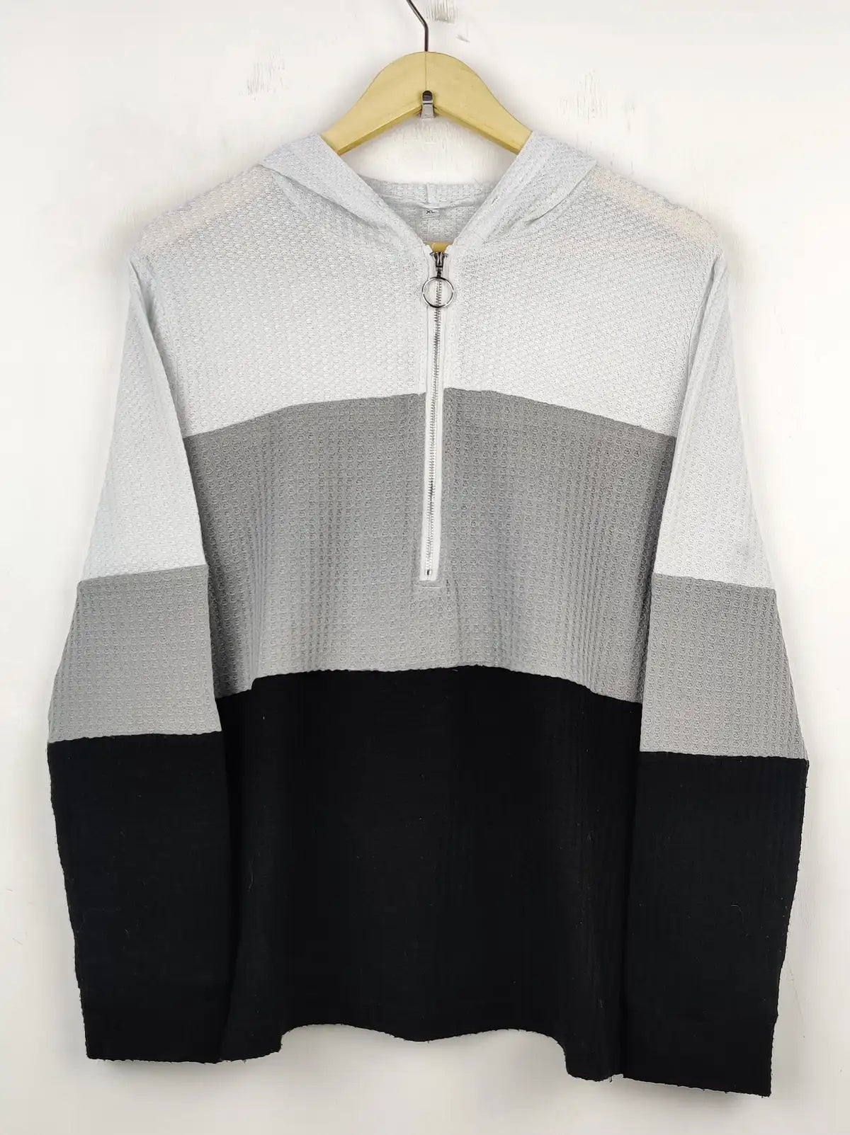 Buy online pre-used pre-loved 100% authentic & Original branded Unknown Brand (WT-5642) available in Pakistan. Top international brands avilable.