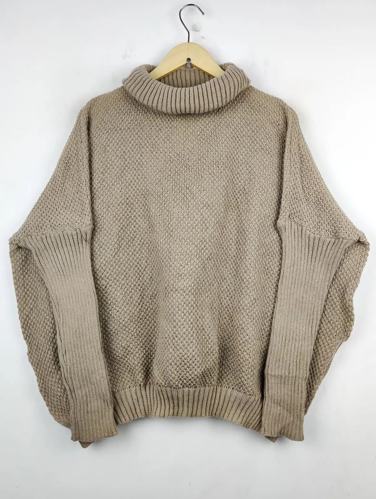 Buy online pre-used pre-loved 100% authentic & Original branded Unknown Brand (WT-5650) available in Pakistan. Top international brands avilable.