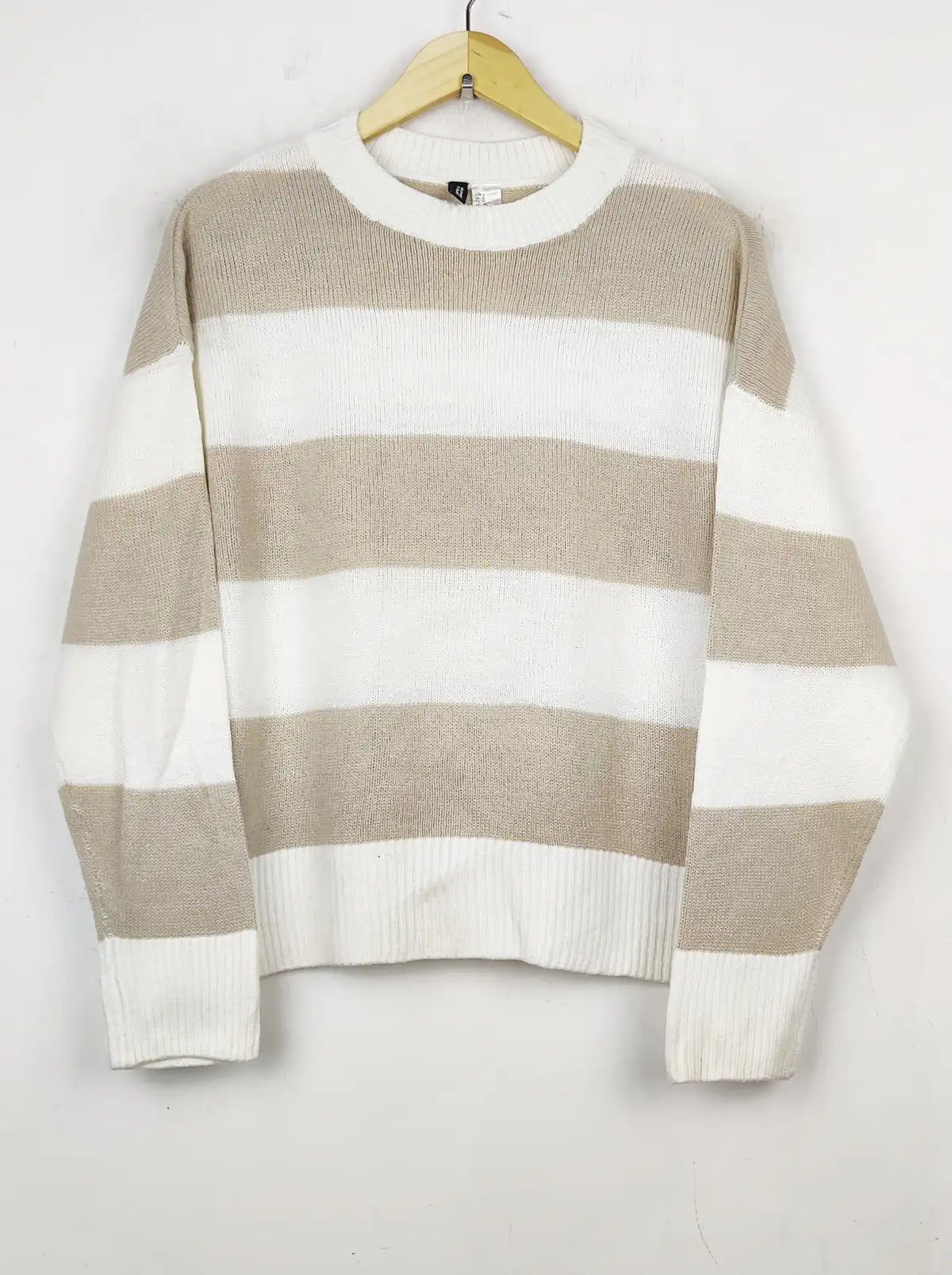 Buy online pre-used pre-loved 100% authentic & Original branded H&M (WT-5699) available in Pakistan. Top international brands avilable.