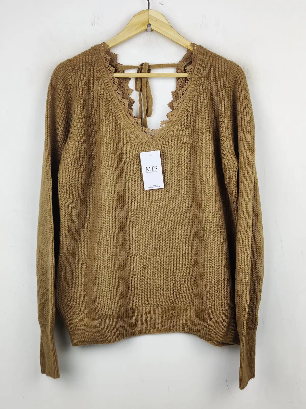 Buy online pre-used pre-loved 100% authentic & Original branded Unknown Brand (WT-5700) available in Pakistan. Top international brands avilable.
