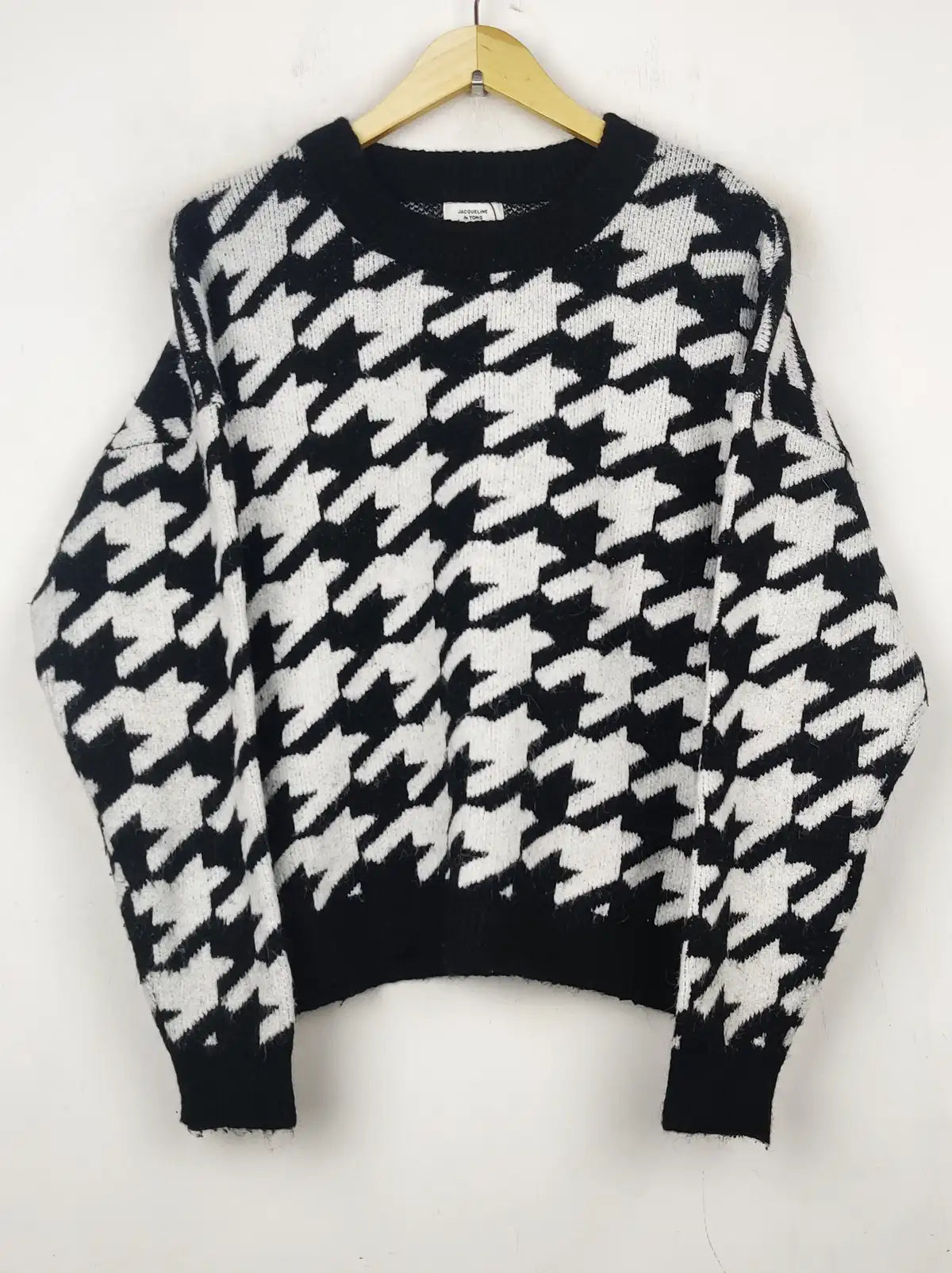 Buy online pre-used pre-loved 100% authentic & Original branded Jacqueline De Yong (WT-5712) available in Pakistan. Top international brands avilable.