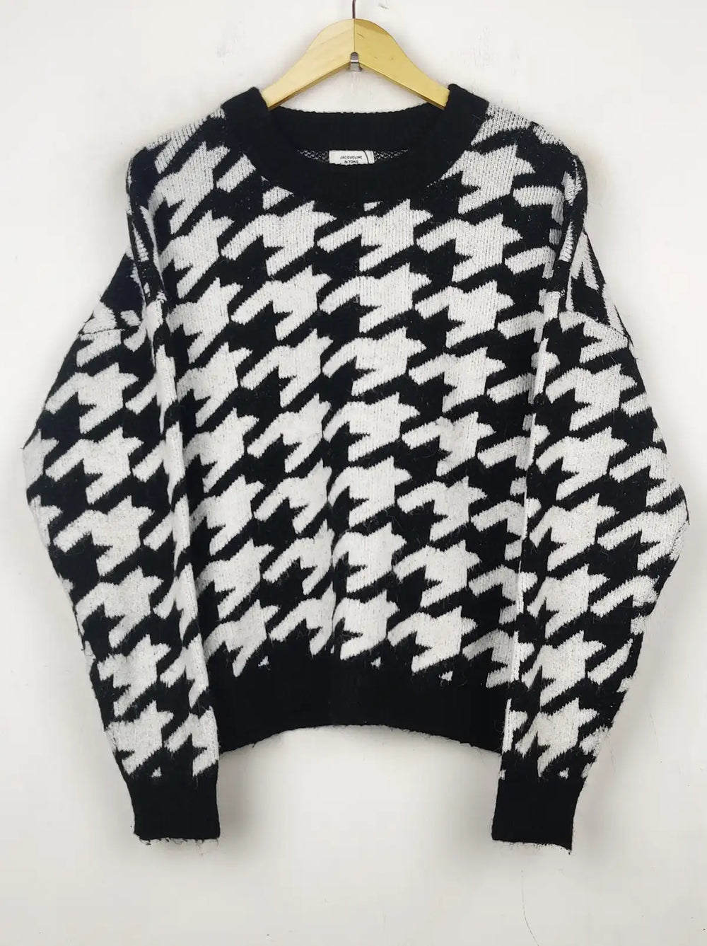 Buy online pre-used pre-loved 100% authentic & Original branded Jacqueline De Yong (WT-5712) available in Pakistan. Top international brands avilable.