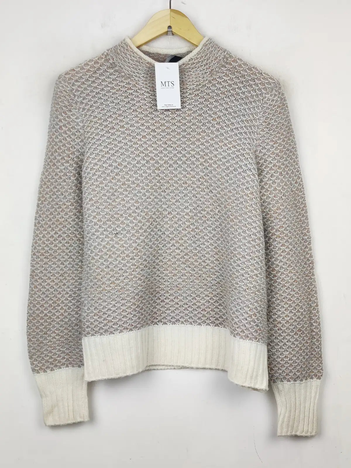 Buy online pre-used pre-loved 100% authentic & Original branded Marccain (WT-5726) available in Pakistan. Top international brands avilable.