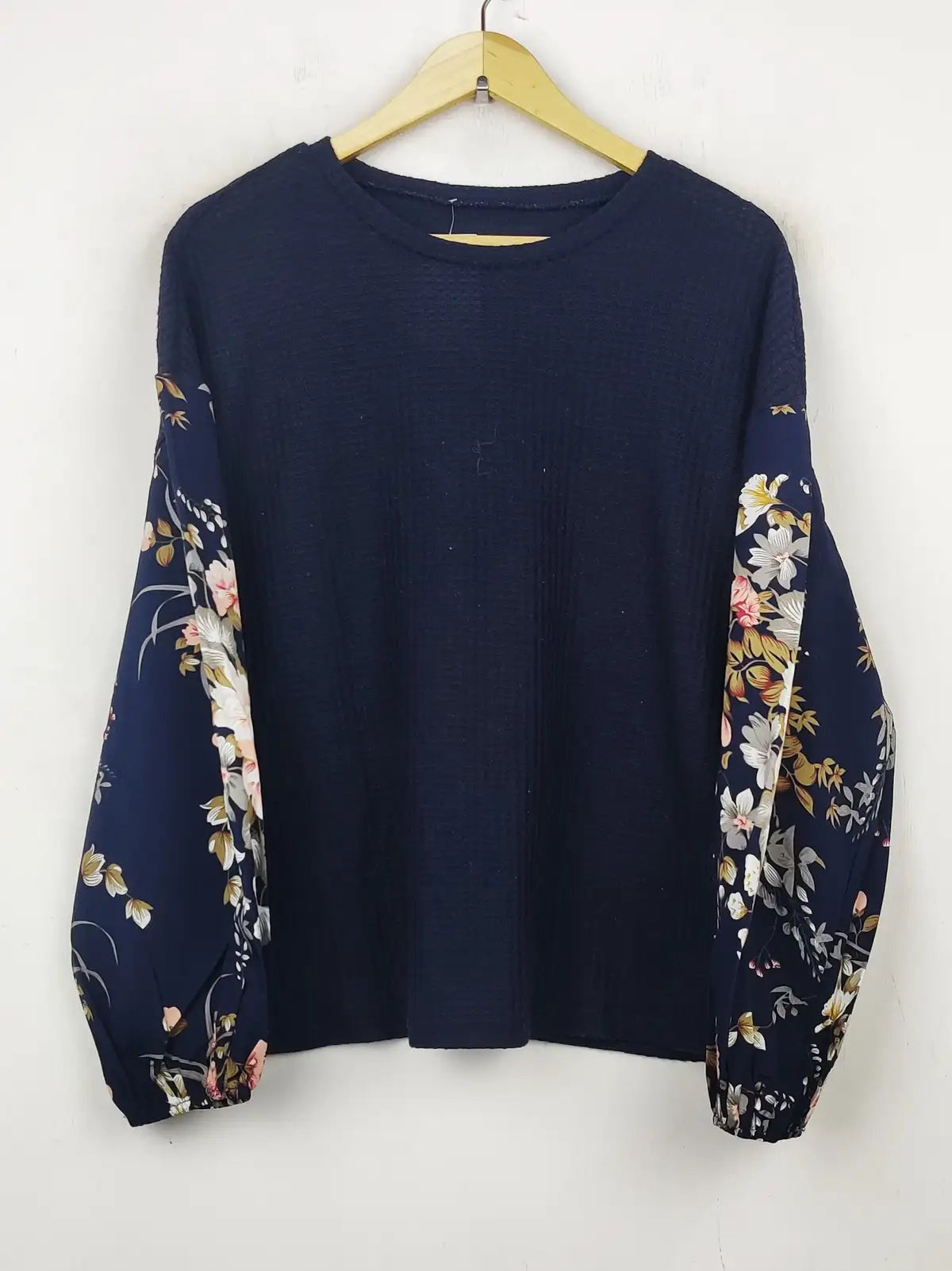 Buy online pre-used pre-loved 100% authentic & Original branded Shein (WT-5736) available in Pakistan. Top international brands avilable.