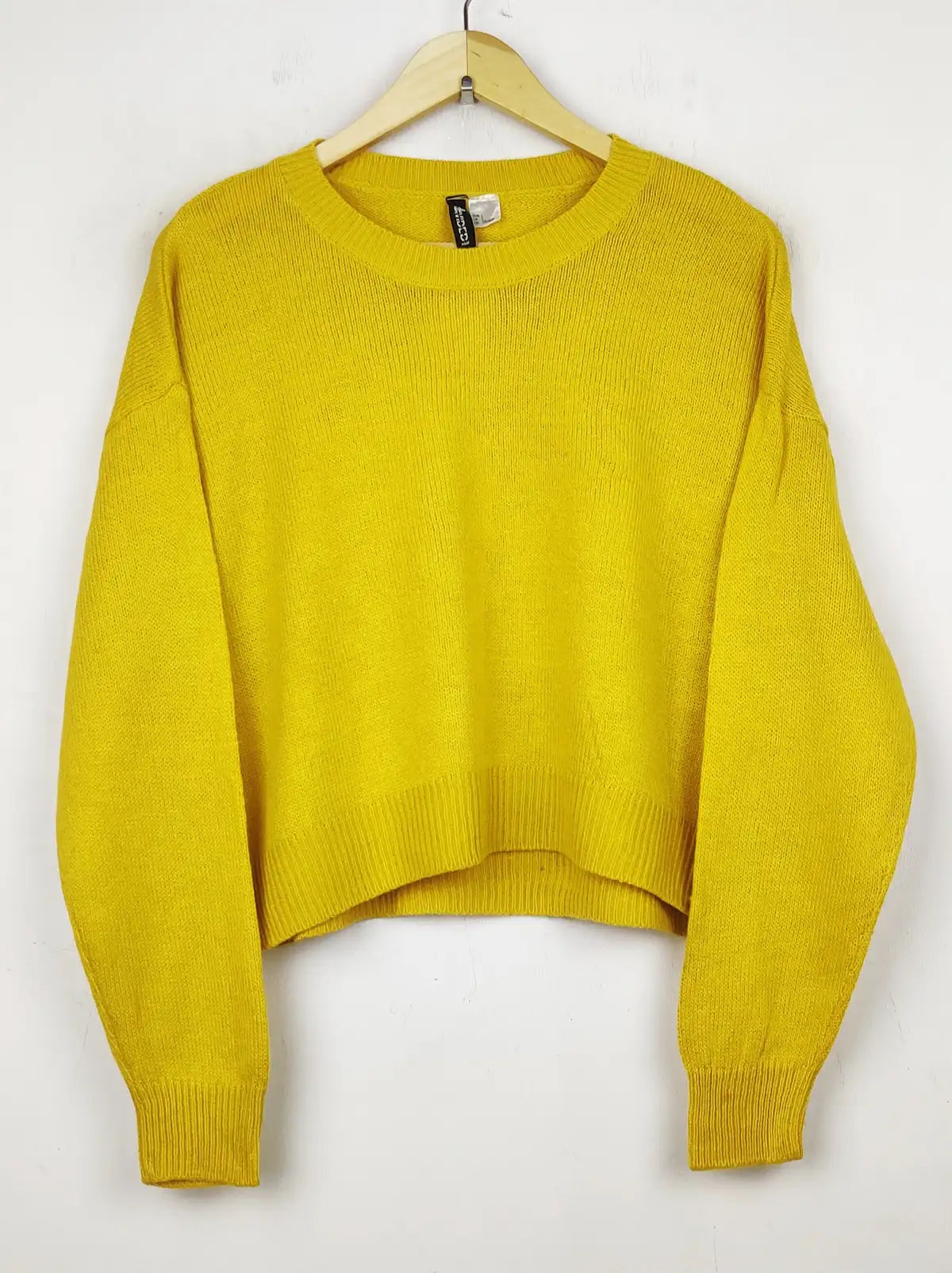 Buy online pre-used pre-loved 100% authentic & Original branded H&M (WT-5767) available in Pakistan. Top international brands avilable.