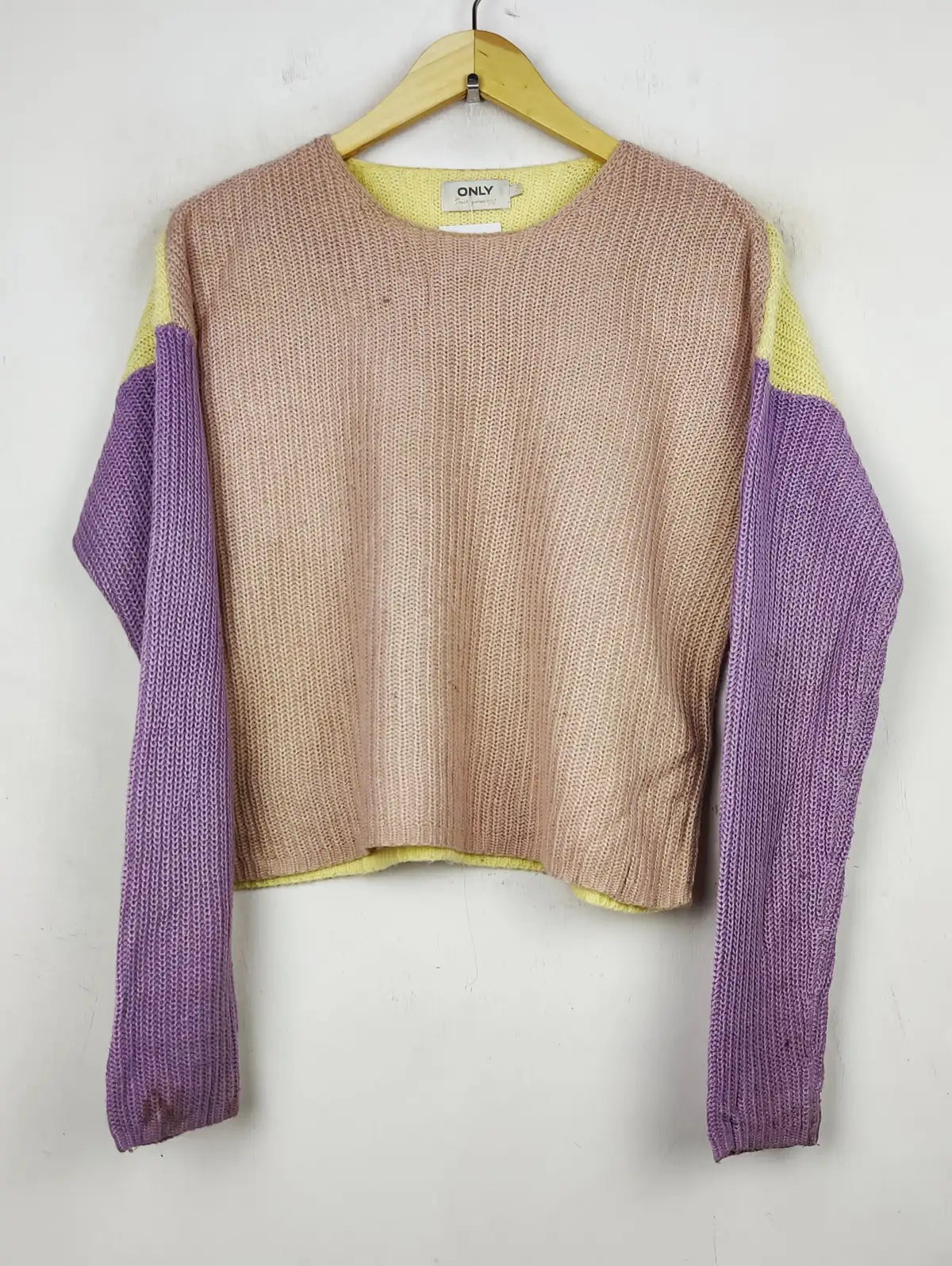 Buy online pre-used pre-loved 100% authentic & Original branded Only (WT-5792) available in Pakistan. Top international brands avilable.