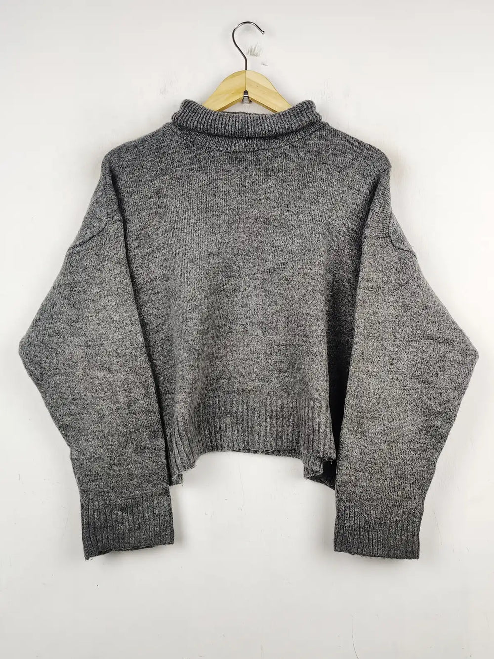 Buy online pre-used pre-loved 100% authentic & Original branded Zara (WT-5842) available in Pakistan. Top international brands avilable.