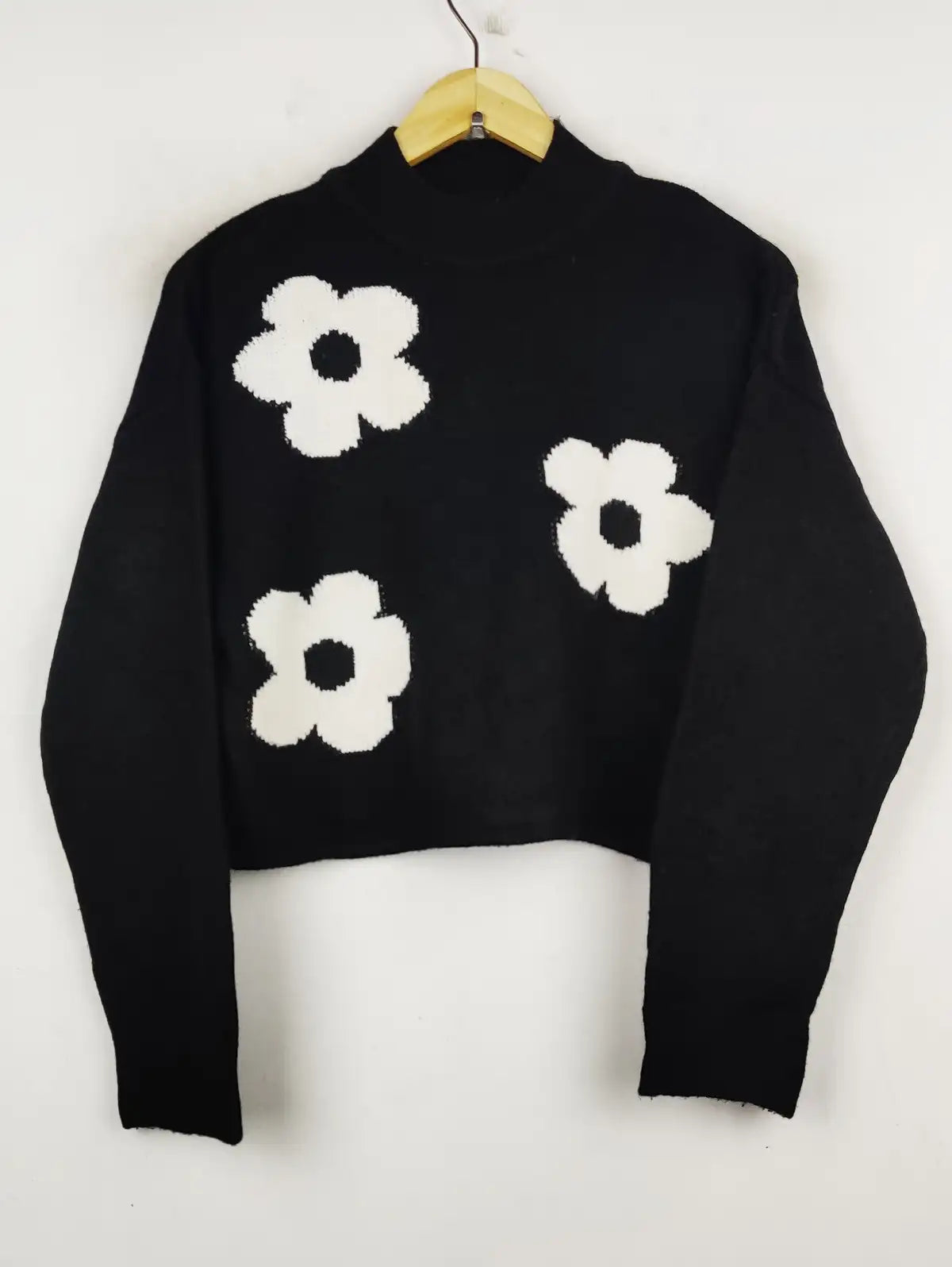 Buy online pre-used pre-loved 100% authentic & Original branded H&M (WT-5843) available in Pakistan. Top international brands avilable.