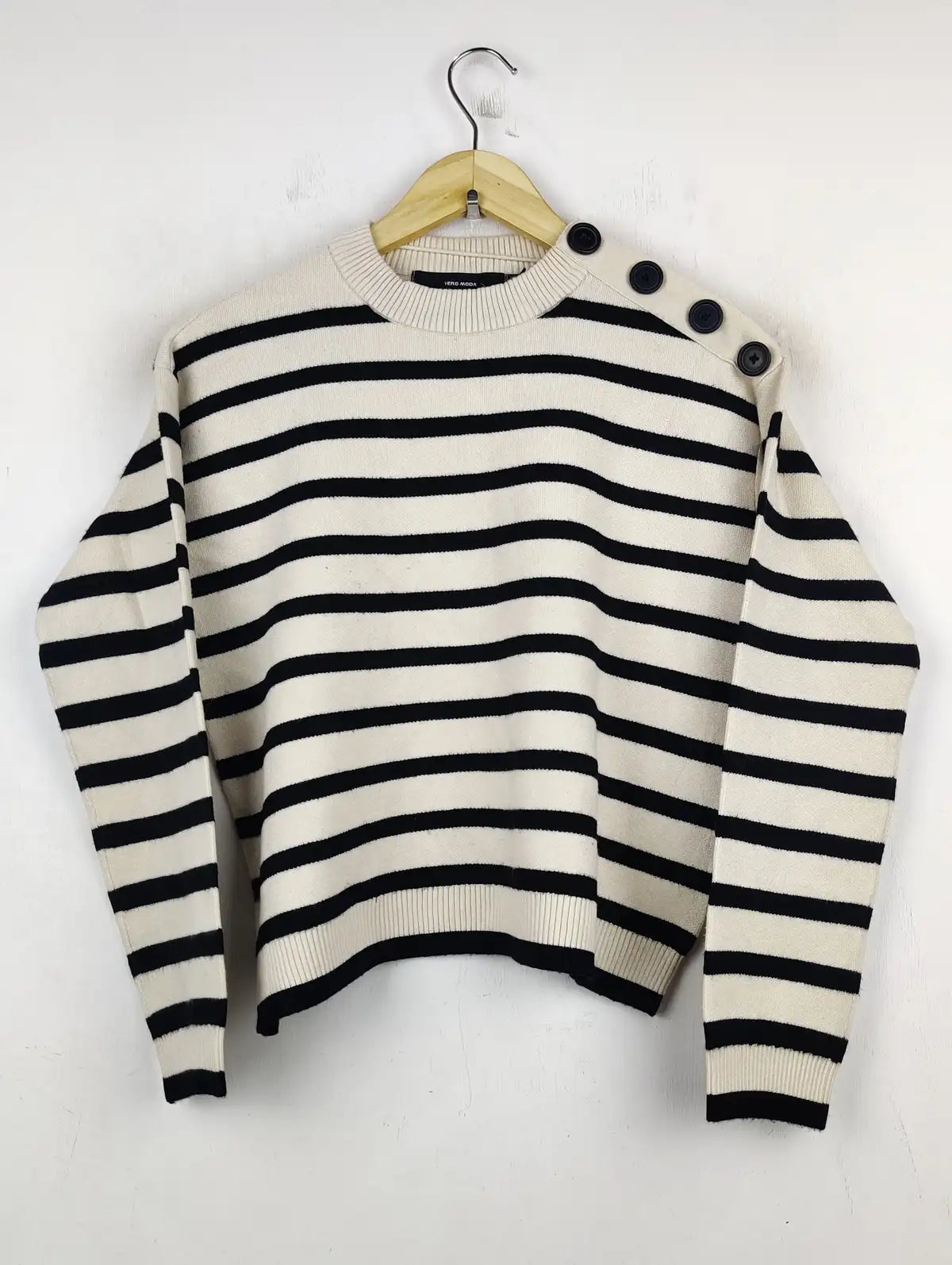 Buy online pre-used pre-loved 100% authentic & Original branded Vero Moda (WT-5848) available in Pakistan. Top international brands avilable.