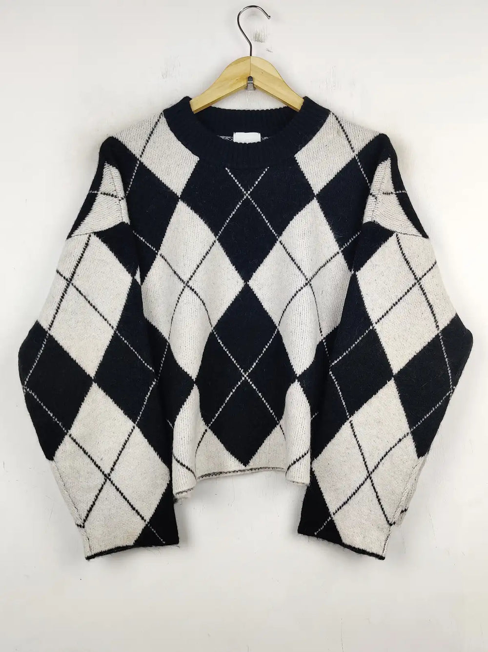 Buy online pre-used pre-loved 100% authentic & Original branded H&M (WT-5855) available in Pakistan. Top international brands avilable.