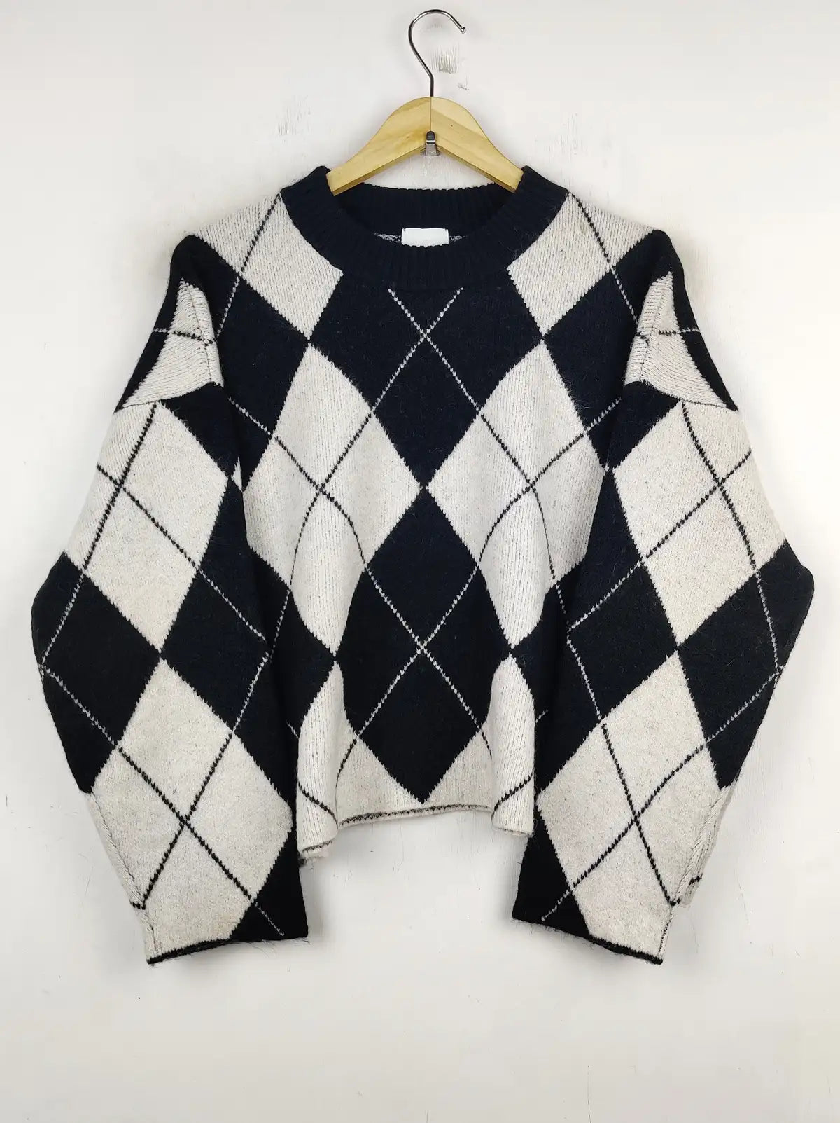 Buy online pre-used pre-loved 100% authentic & Original branded H&M (WT-5855) available in Pakistan. Top international brands avilable.