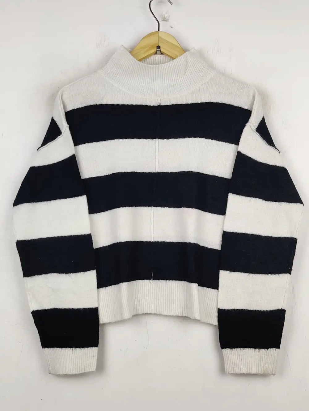 Buy online pre-used pre-loved 100% authentic & Original branded Tu (WT-5859) available in Pakistan. Top international brands avilable.