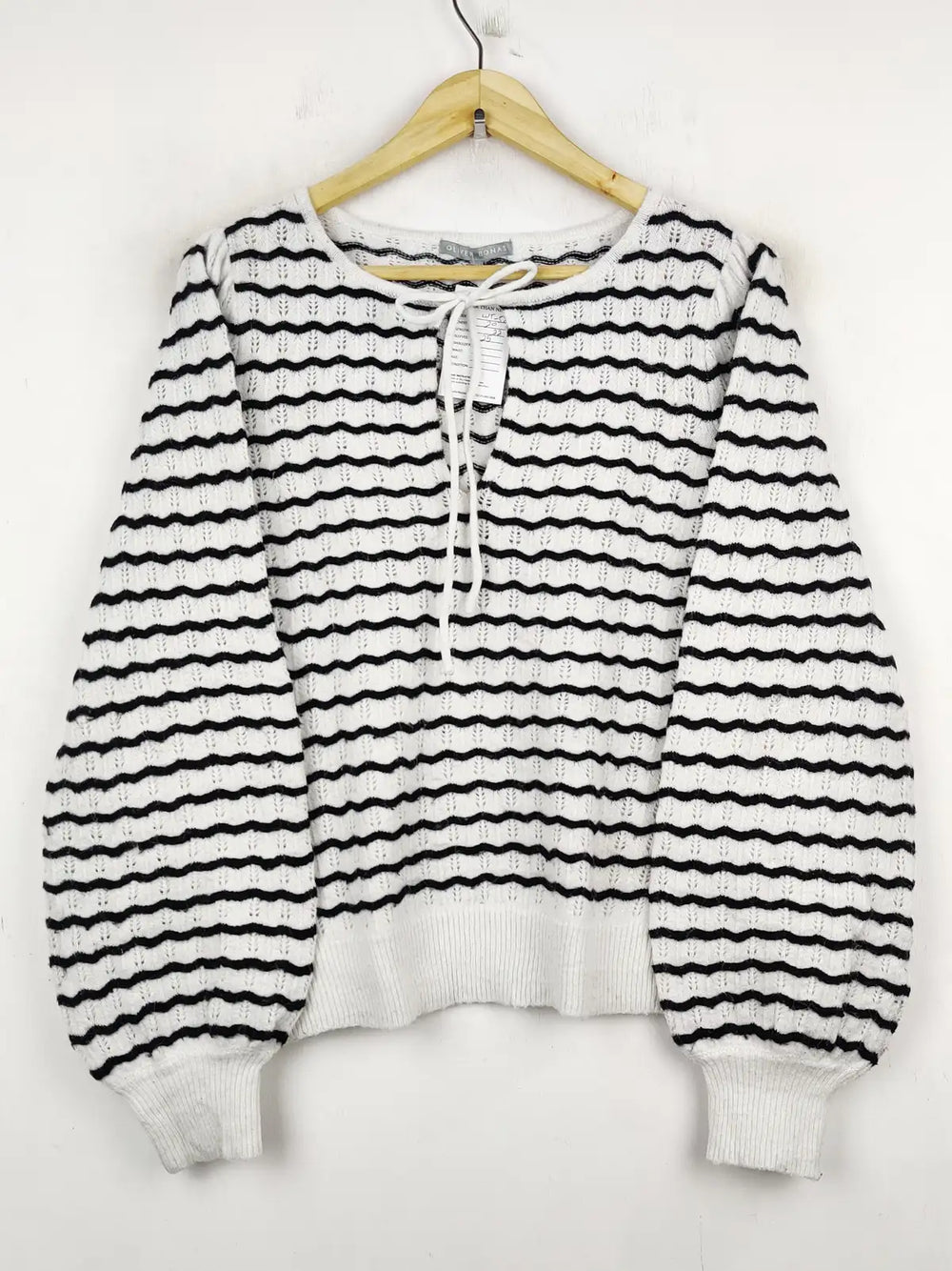 Buy online pre-used pre-loved 100% authentic & Original branded Oliver Bonas (WT-5863) available in Pakistan. Top international brands avilable.