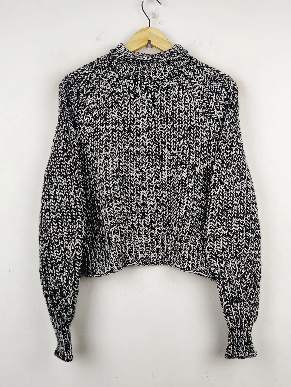 Buy online pre-used pre-loved 100% authentic & Original branded H&M (WT-5868) available in Pakistan. Top international brands avilable.