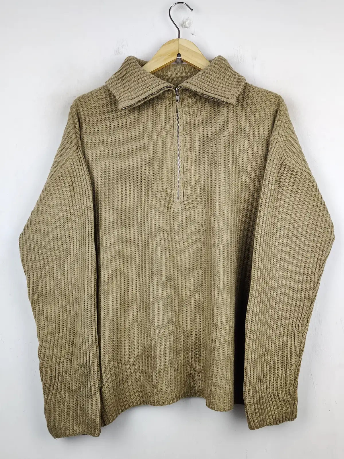 Buy online pre-used pre-loved 100% authentic & Original branded Toppis (WT-5870) available in Pakistan. Top international brands avilable.