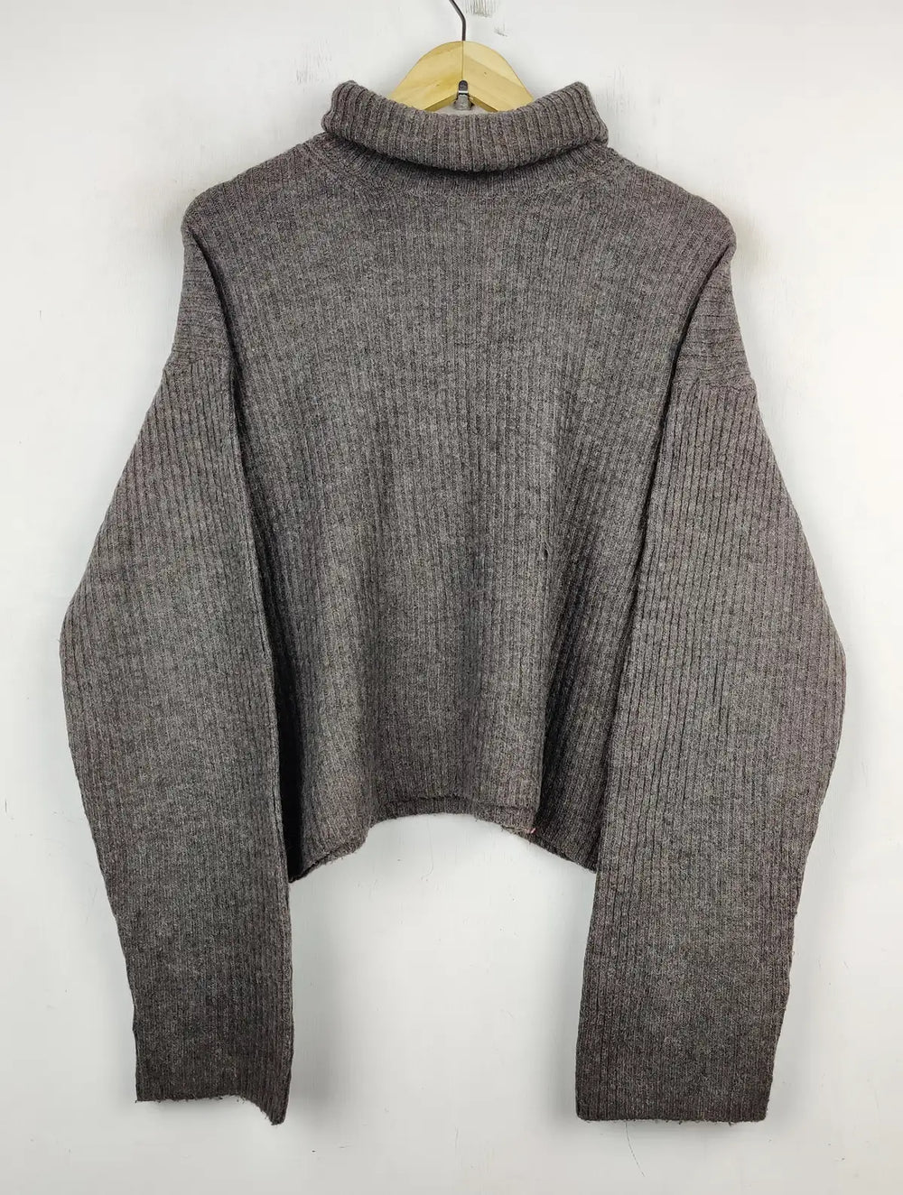 Buy online pre-used pre-loved 100% authentic & Original branded H&M (WT-5890) available in Pakistan. Top international brands avilable.