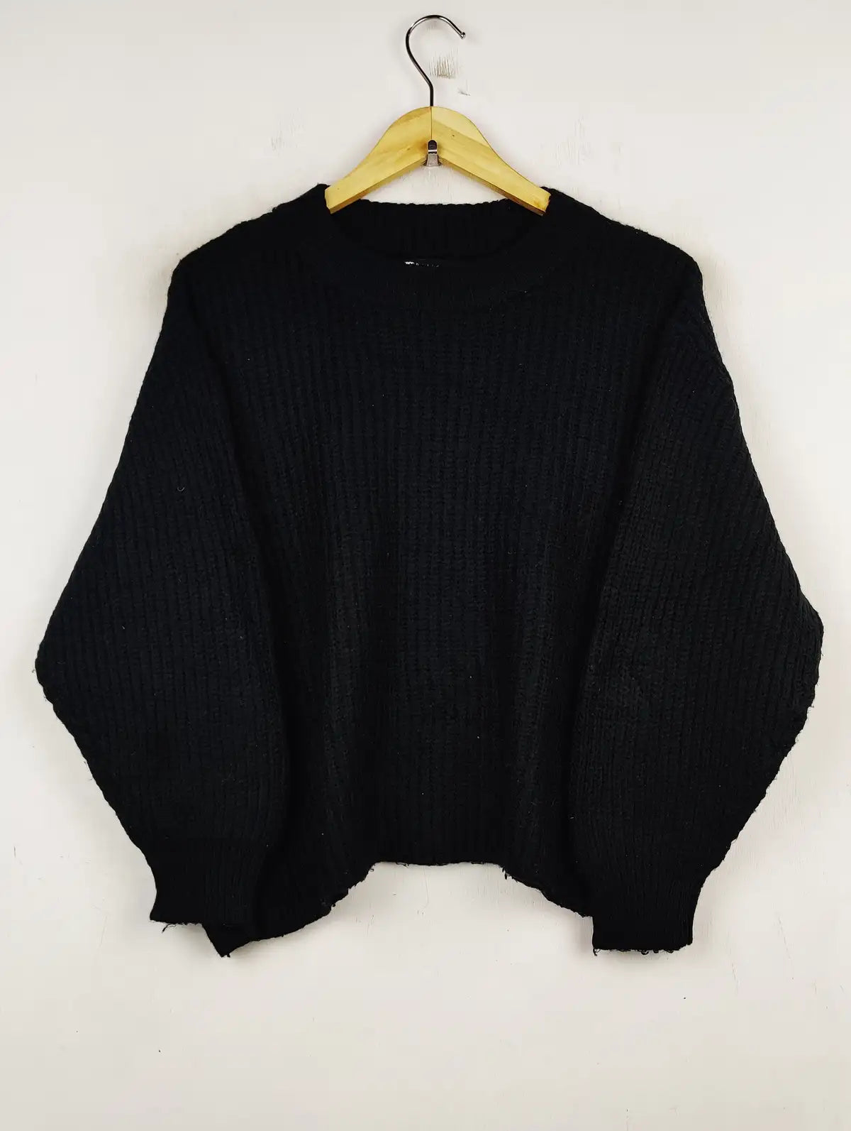 Buy online pre-used pre-loved 100% authentic & Original branded Asos (WT-5914) available in Pakistan. Top international brands avilable.