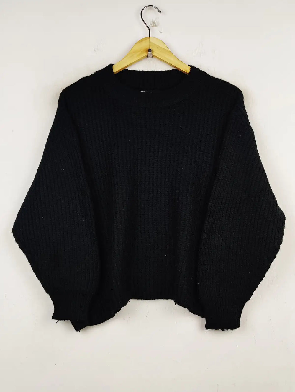 Buy online pre-used pre-loved 100% authentic & Original branded Asos (WT-5914) available in Pakistan. Top international brands avilable.