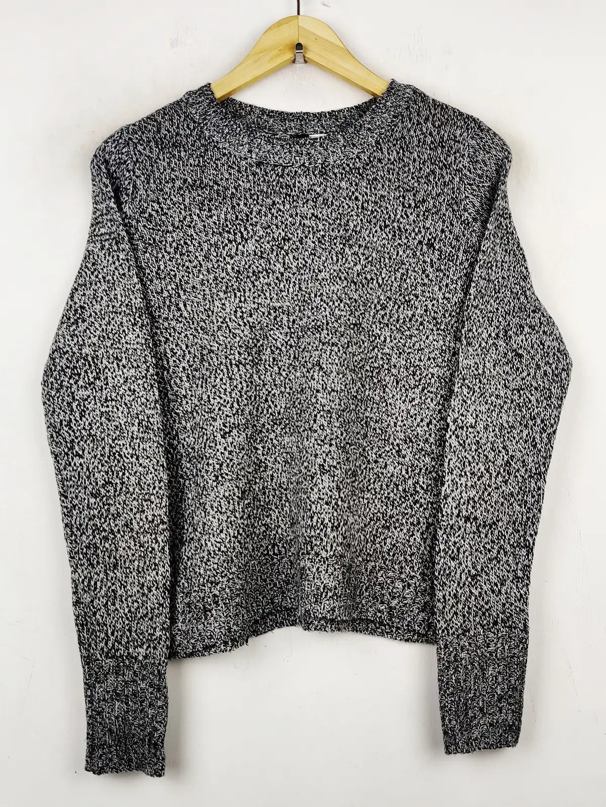 Buy online pre-used pre-loved 100% authentic & Original branded H&M (WT-5954) available in Pakistan. Top international brands avilable.