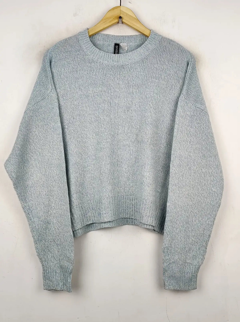 Buy online pre-used pre-loved 100% authentic & Original branded H&M (WT-6021) available in Pakistan. Top international brands avilable.