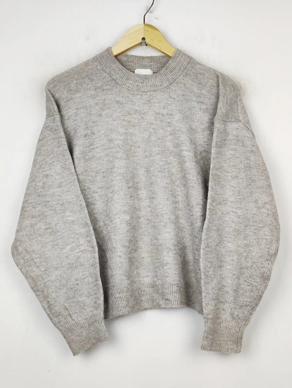 Buy online pre-used pre-loved 100% authentic & Original branded H&M (WT-6055) available in Pakistan. Top international brands avilable.