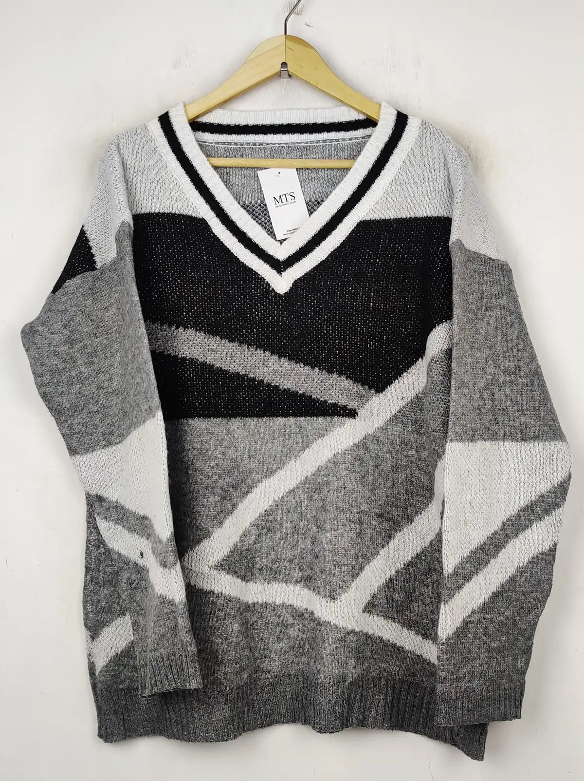 Buy online pre-used pre-loved 100% authentic & Original branded Unknown Brand (WT-6066) available in Pakistan. Top international brands avilable.