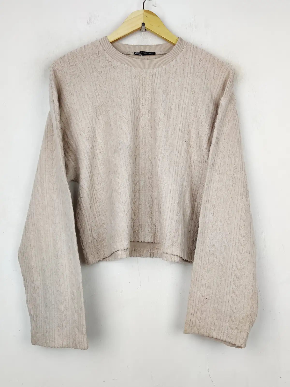 Buy online pre-used pre-loved 100% authentic & Original branded Zara (WT-6120) available in Pakistan. Top international brands avilable.