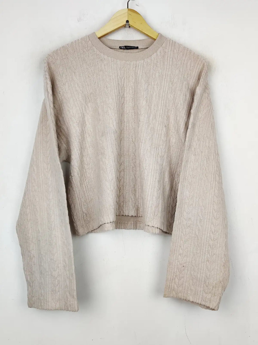 Buy online pre-used pre-loved 100% authentic & Original branded Zara (WT-6120) available in Pakistan. Top international brands avilable.