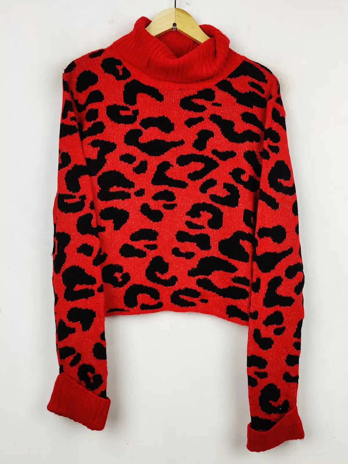 Buy online pre-used pre-loved 100% authentic & Original branded Cameo Rose (WT-6139) available in Pakistan. Top international brands avilable.