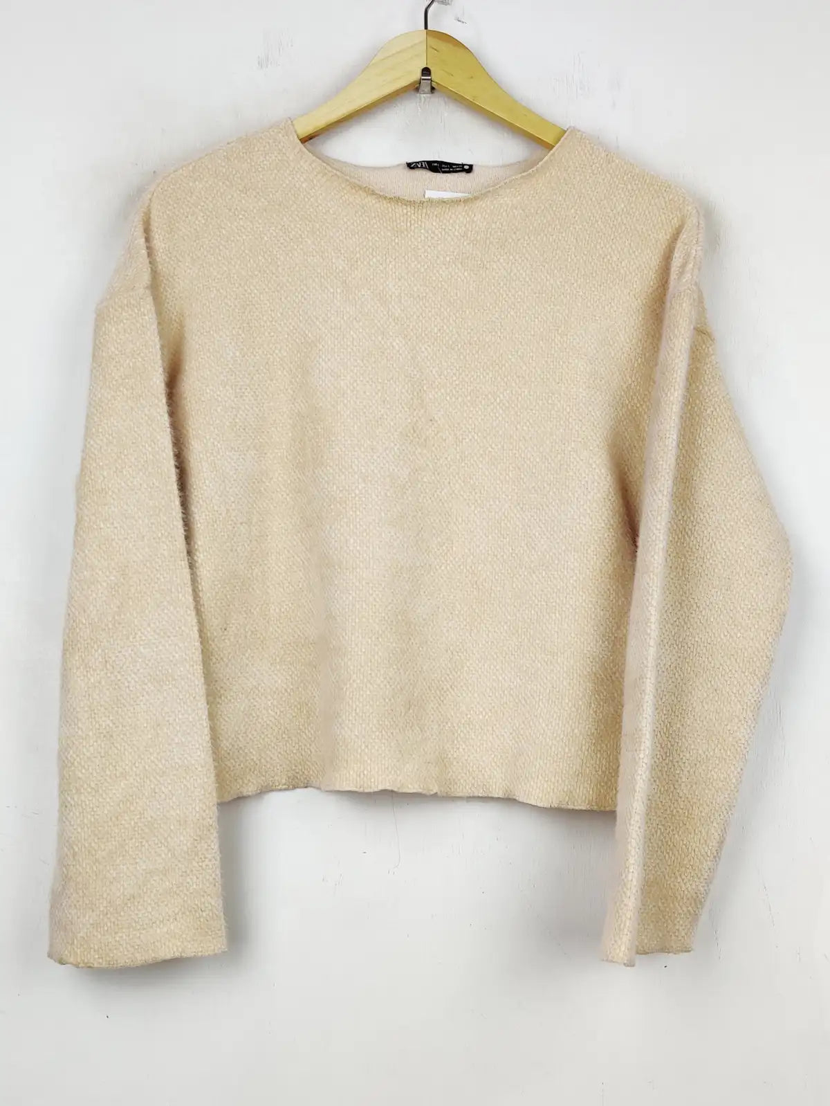 Buy online pre-used pre-loved 100% authentic & Original branded Zara (WT-6170) available in Pakistan. Top international brands avilable.