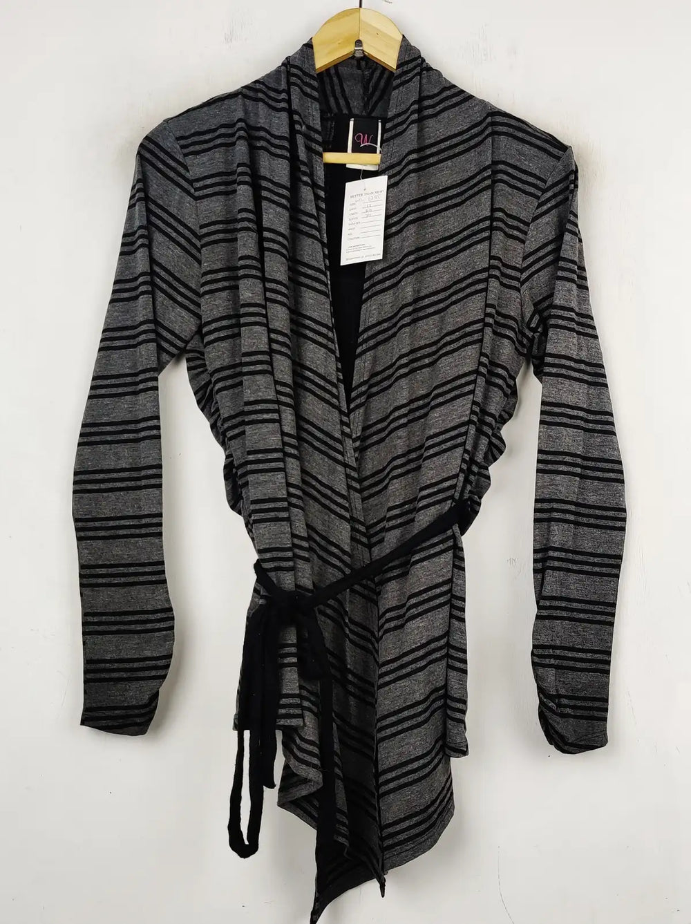 Buy online pre-used pre-loved 100% authentic & Original branded Wrapper (WT-6285) available in Pakistan. Top international brands avilable.