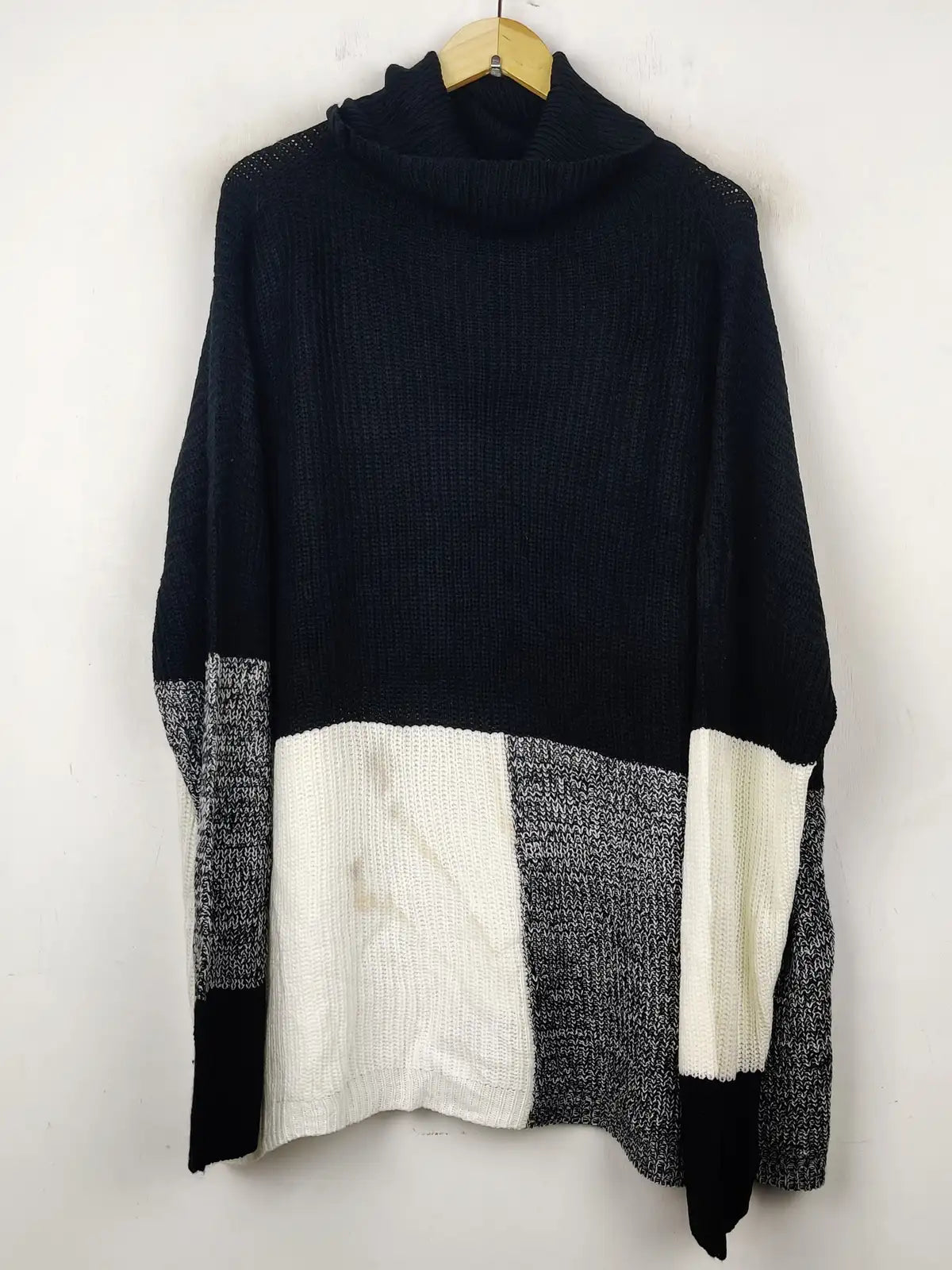 Buy online pre-used pre-loved 100% authentic & Original branded Shein (WT-6353) available in Pakistan. Top international brands avilable.