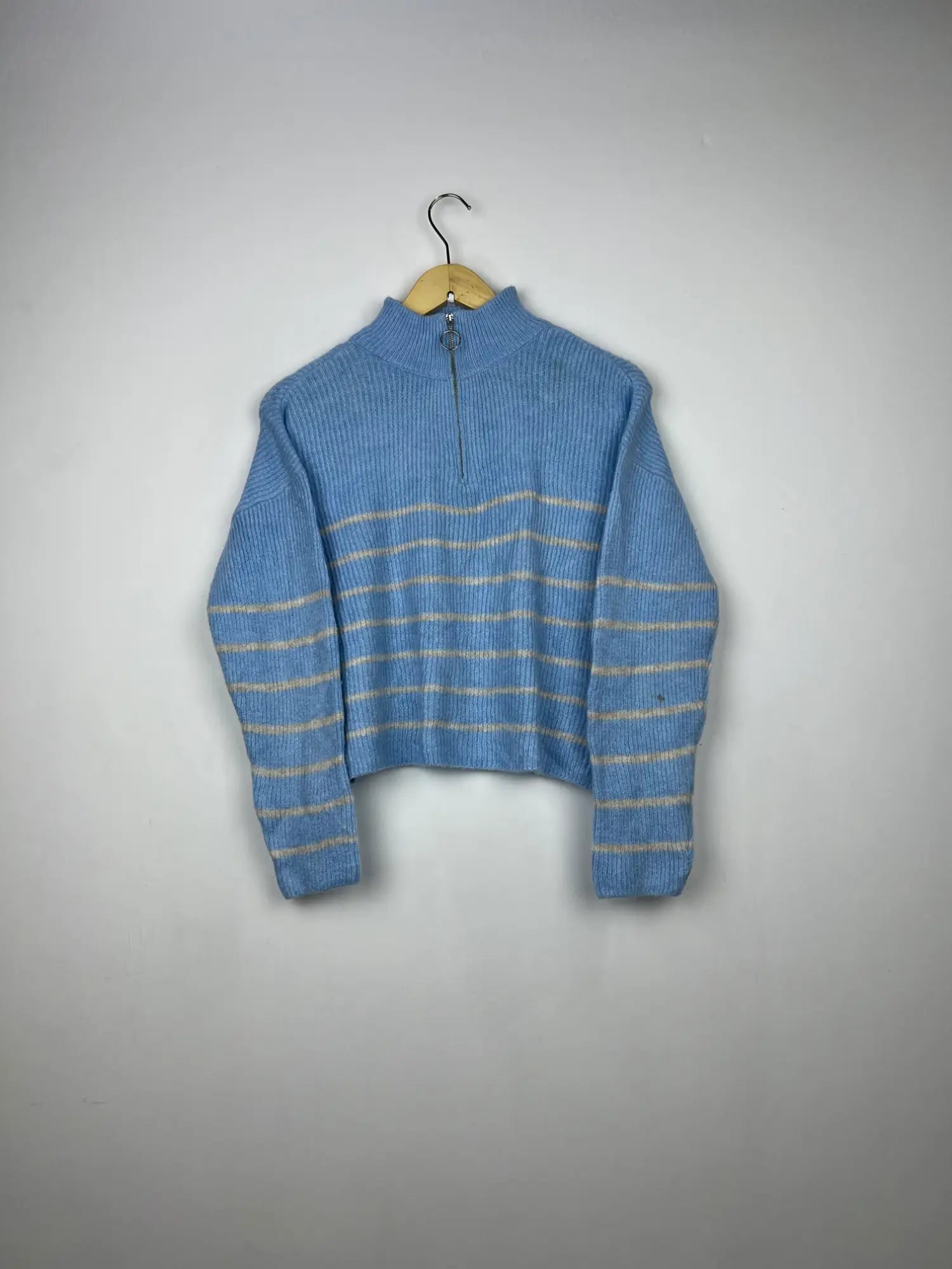 Buy online pre-used pre-loved 100% authentic & Original branded Vero Moda (WT-6668) available in Pakistan. Top international brands avilable.