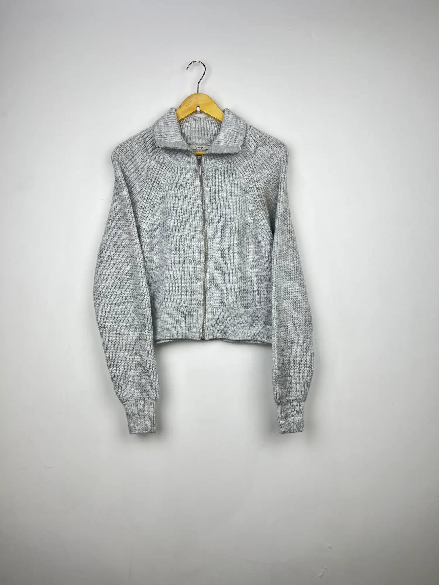 Buy online pre-used pre-loved 100% authentic & Original branded George (WT-6706) available in Pakistan. Top international brands avilable.