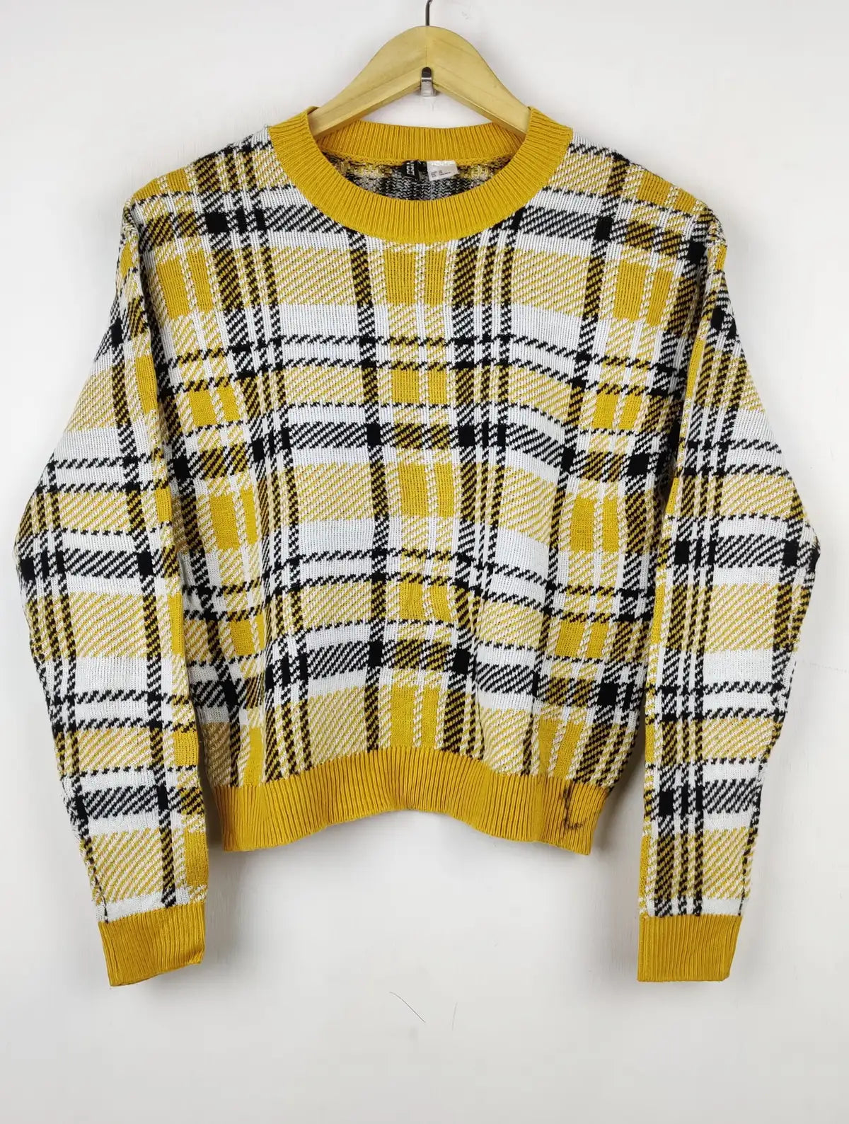 Buy online pre-used pre-loved 100% authentic & Original branded H&M (WT-6954) available in Pakistan. Top international brands avilable.