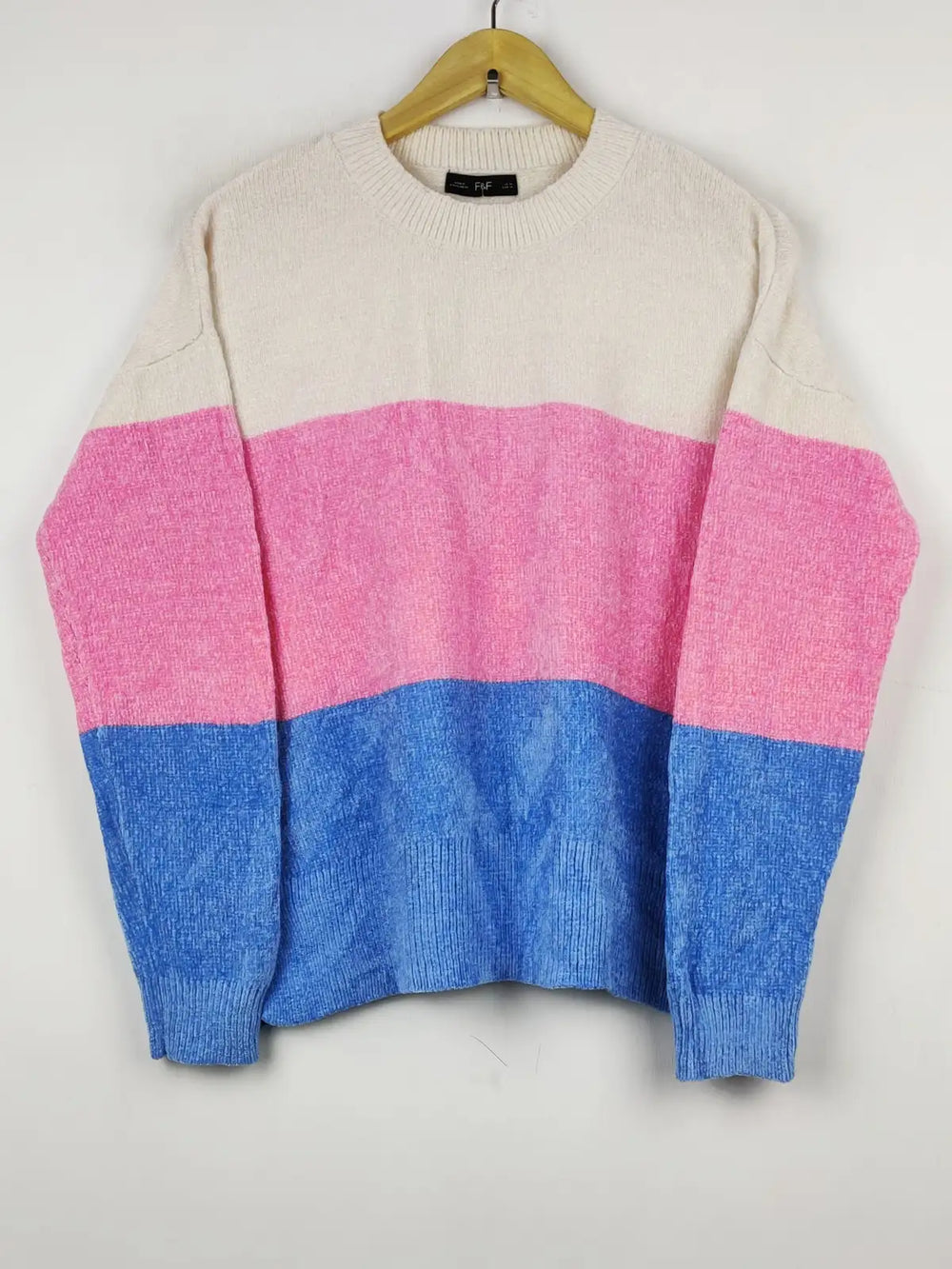 Buy online pre-used pre-loved 100% authentic & Original branded F&F (WT-6985) available in Pakistan. Top international brands avilable.